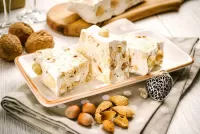 Jigsaw Puzzle Nougat with nuts