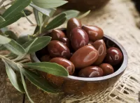 Puzzle Olives in a bowl