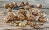 Jigsaw Puzzle Nuts and peanuts