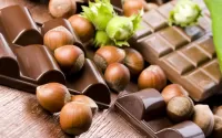Puzzle Nuts and chocolate