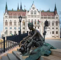 Slagalica Monument and Parliament