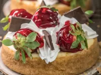 Zagadka Pie with Strawberries
