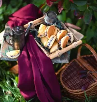 Слагалица Picnic with muffins