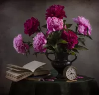 Jigsaw Puzzle Peonies in a vase