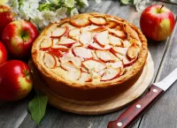 Jigsaw Puzzle Pie with apples