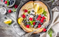 Puzzle Pie with berries