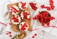 Jigsaw Puzzle Cakes with berries