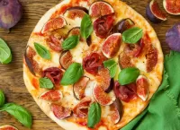 Jigsaw Puzzle Pizza with figs