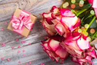 Jigsaw Puzzle Gift and roses