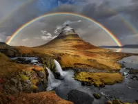 Zagadka Rainbow above mountain