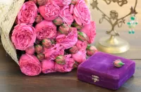 Jigsaw Puzzle Roses and box