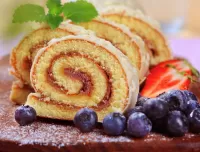 Слагалица Roll with berries