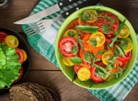Слагалица Tomato salad