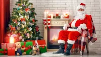 Пазл Санта Клаус перед елкой 