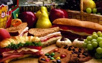 Slagalica sandwiches and cookies