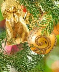 Слагалица Balls on the Christmas tree