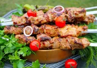 Bulmaca Shish kebab and greens