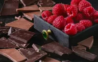 Jigsaw Puzzle Chocolate and raspberries