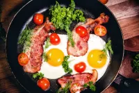 Rompicapo Frying pan with breakfast