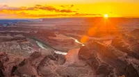 Пазл Солнце над каньоном