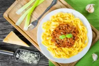 Jigsaw Puzzle Spaghetti with minced meat