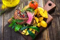 Jigsaw Puzzle Steak with vegetables