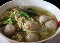 Jigsaw Puzzle Soup with meatballs
