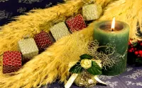 Slagalica Candle and feathers