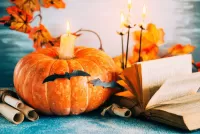 Rätsel A candle on a pumpkin