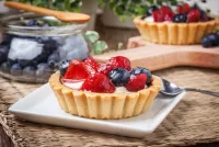 Jigsaw Puzzle Tartlet with Berries