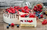 Puzzle Cake with berries