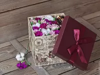 Пазл Цветы в коробке