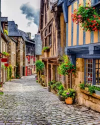 Rompicapo Street in Dinan