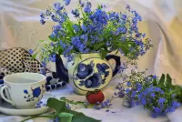 Jigsaw Puzzle Vase with forget-me-nots