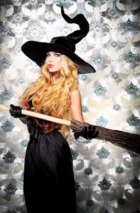 Jigsaw Puzzle Witch with broom
