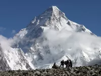 Zagadka The top of K2