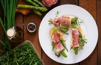 Quebra-cabeça Ham with asparagus