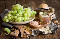 Puzzle Grapes and cheese