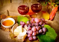 Jigsaw Puzzle Grapes and cheese