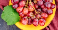 Zagadka Grapes on a platter
