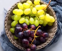 Bulmaca Grapes in a basket