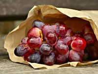 Слагалица The grapes in the package