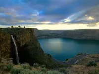 Bulmaca Waterfall and lake