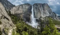 Quebra-cabeça Waterfall in California