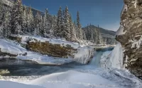 Пазл Водопад зимой