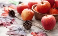 Jigsaw Puzzle Apples and Leaves