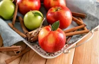 Jigsaw Puzzle Apples on a tray