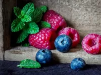 Jigsaw Puzzle Berries and mint