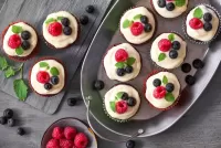パズル The berries on the cupcakes
