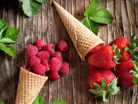 Jigsaw Puzzle Berry cones